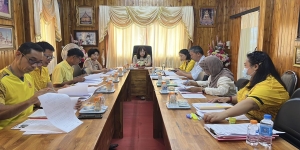 เทศบาลตำบลเด่นชัย ประชุมเพื่อพิจารณาให้การช่วยเหลือประชาชนของเทศบาลตำบลเด่นชัย