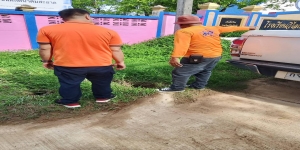 เทศบาลตำบลเด่นชัย สำรวจบริเวณรางระบายน้ำ หน้าโรงเรียนวิไลเกียรติอุปถัมภ์